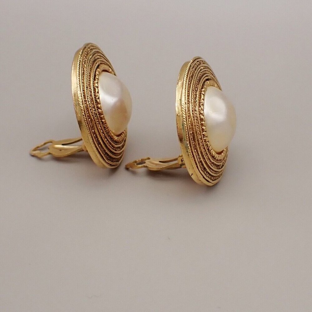 CHANEL Logo Imitation Pearl Round Button Earrings Clip-On GHW Vintage - Picture 3 of 10